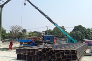 proyek konstruksi baja