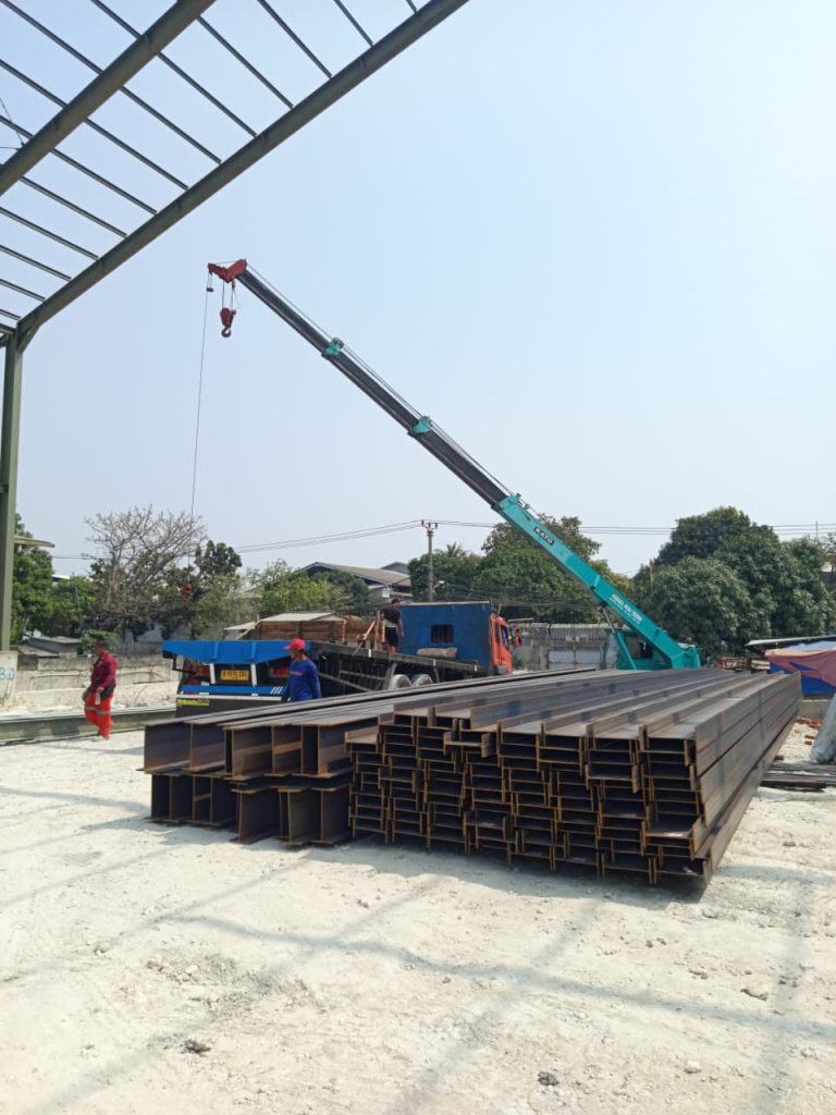 proyek konstruksi baja