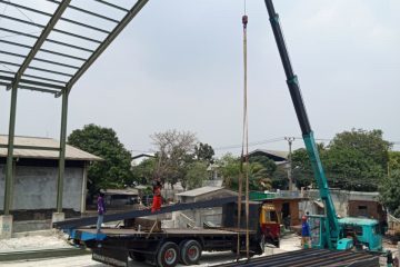 proyek konstruksi baja