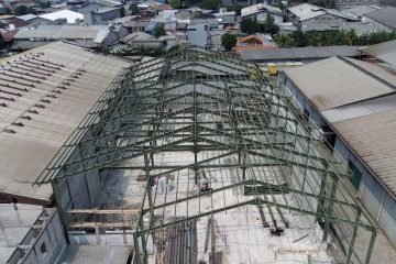 proyek pembangunan gudang